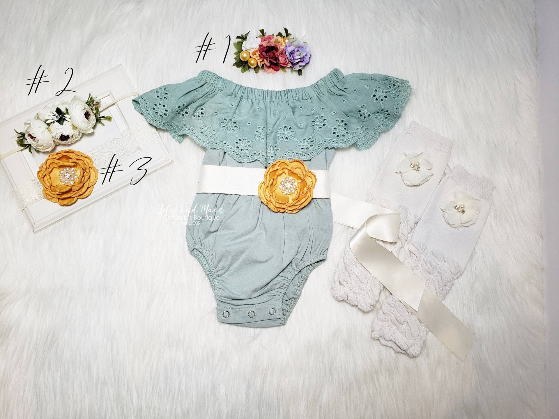 Boho Chic Salbei Senf Baby Mädchen Strampler, Boho Chic Outfit, 1. Geburtstag Taufe Spitze Strampler Set von LilyandMax