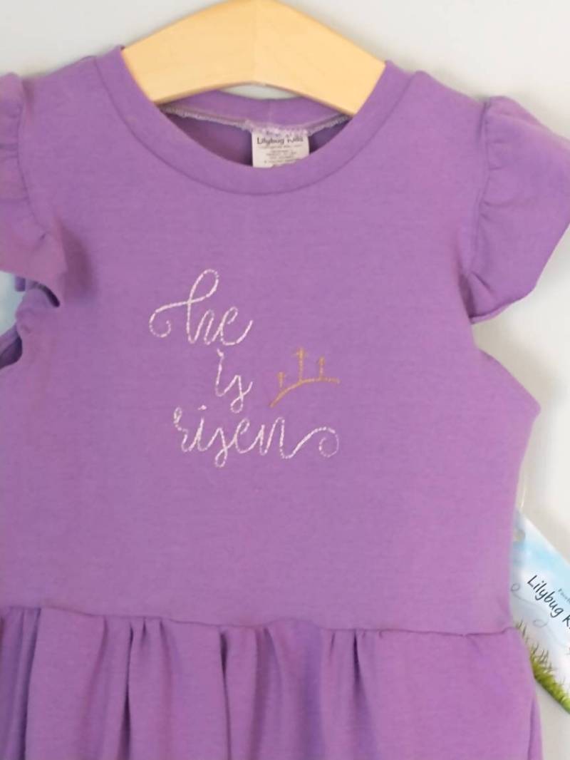 Fliederfarbenes Osterkleid Größe 2T von LilybugKids