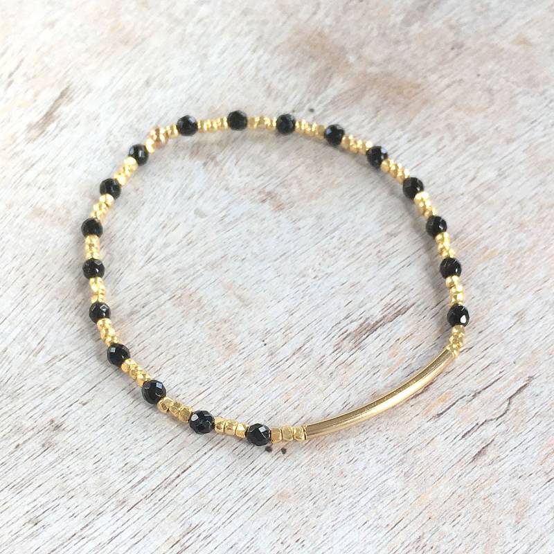 Schwarze Onyx Facettierte Runde Perle Und Goldnugget Stretch Armband Schwarze Onyx Facettierte Runde Perle Und Goldnugget Stretch Armband von LilyetRose