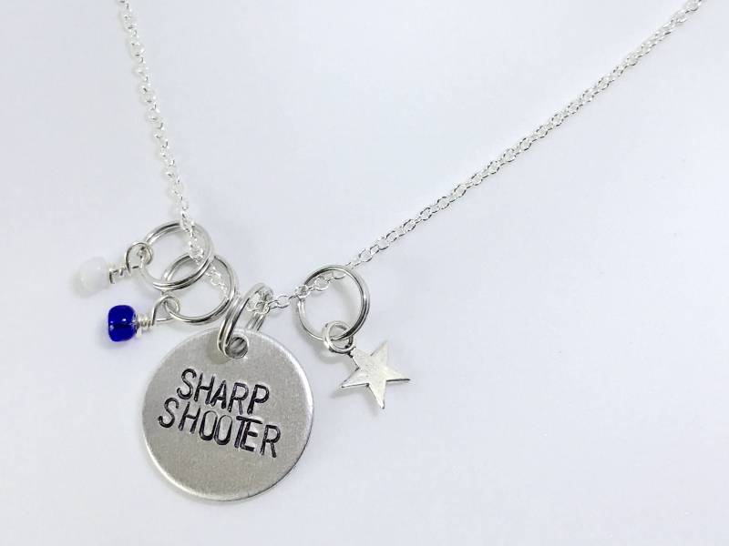 Voltron Legendäre Verteidiger Lanze Inspiriert Handgestempelt Halskette - "Sharp Shooter" von LilyfieldCreationsCo