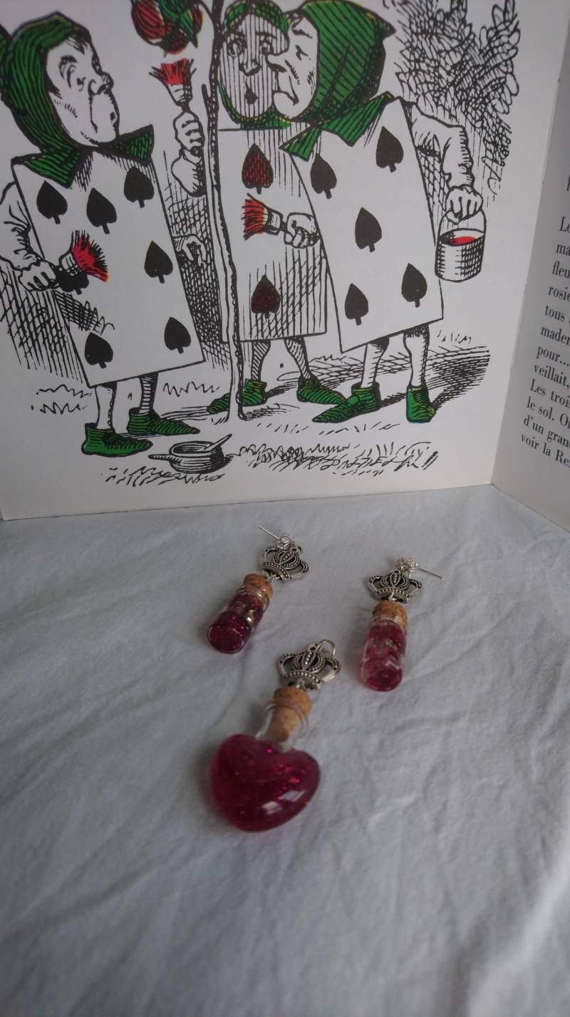 Herzkönigin -Alice Im Wunderland - Ohrring Und Flaschenanhänger Herzkönigin -Alice Im Wunderland - Ohrring Und Flaschenanhänger von Lilymagicreation