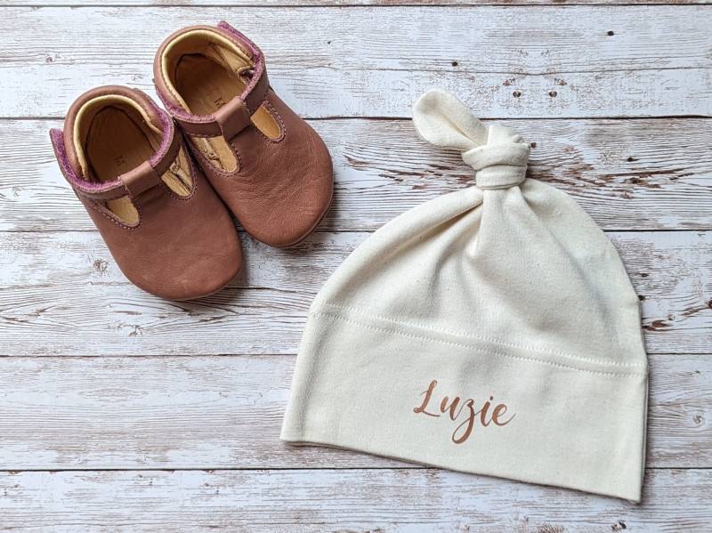 Personalisierte Babymütze Mit Namen Oder Wunschwort Geschenk Zur Geburt Mitwachsende Taufe Babygeschenk von LimaMare