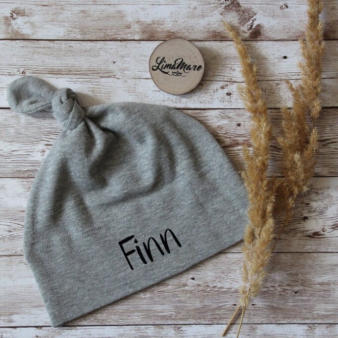 Personalisierte Babymütze Mit Namen Oder Wunschwort Geschenk Zur Geburt Mitwachsende Taufe Grau von LimaMare