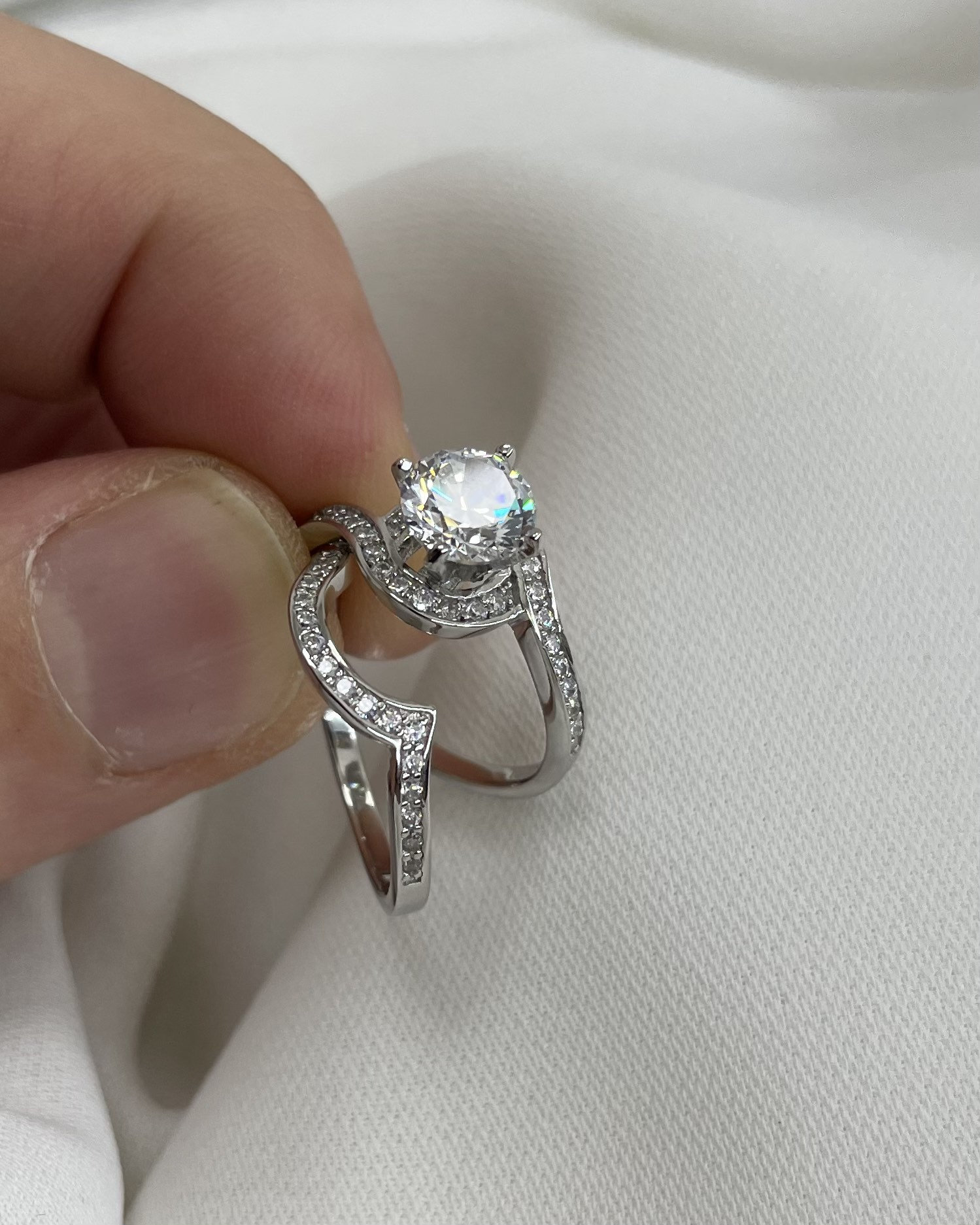 1.25 Carat Rundschliff Erstellt Diamant Braut Verlobung 2 Stück Sterling 925 Silber Ring Set - Geschenk Boxed von LimaniLondon