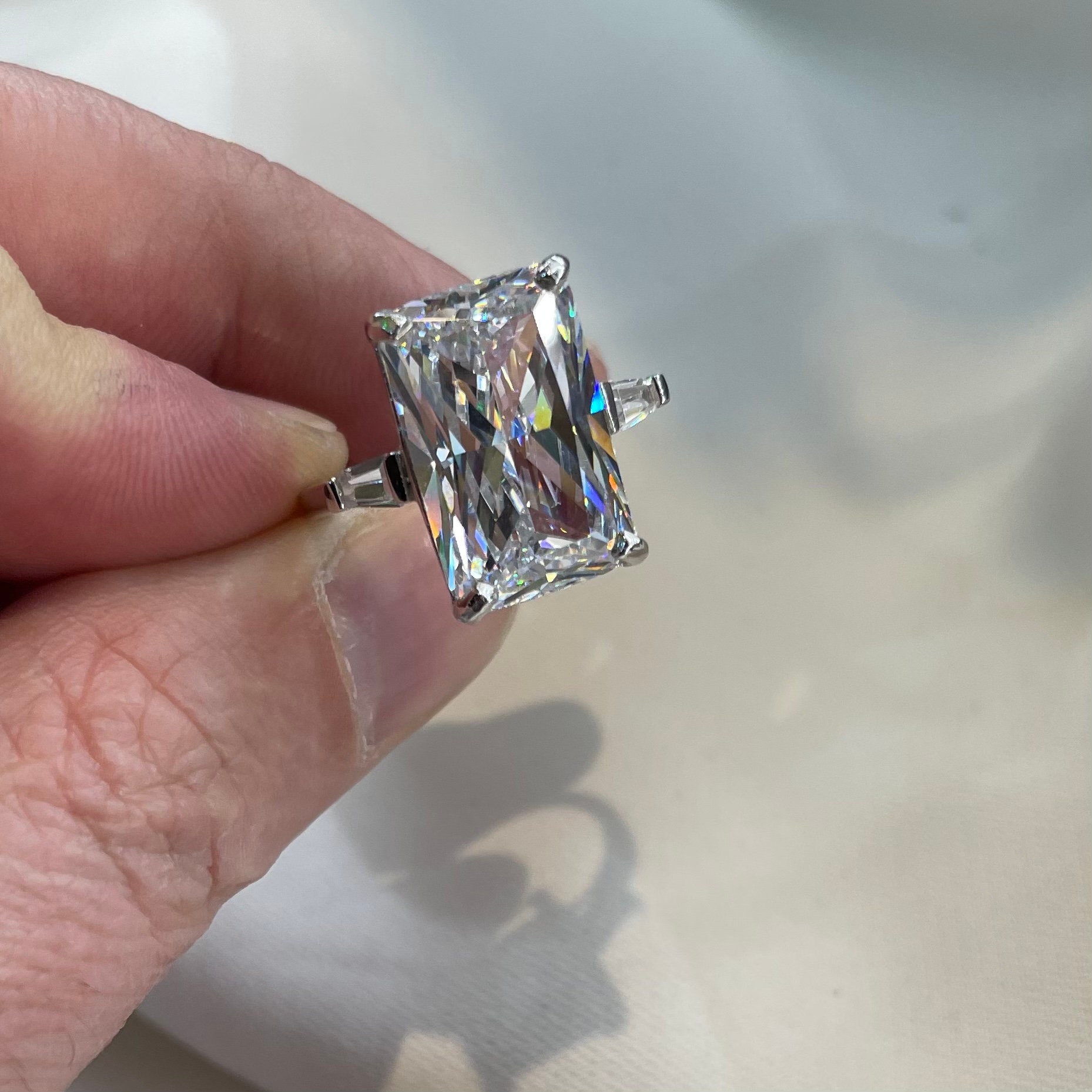 8, 5 Karat Princess Cut Erstellt Diamant Ring 925 Sterling Silber Luxus - Geschenkbox Lesen Sie Die Vollständige Beschreibung Dieses Steins in Der von LimaniLondon