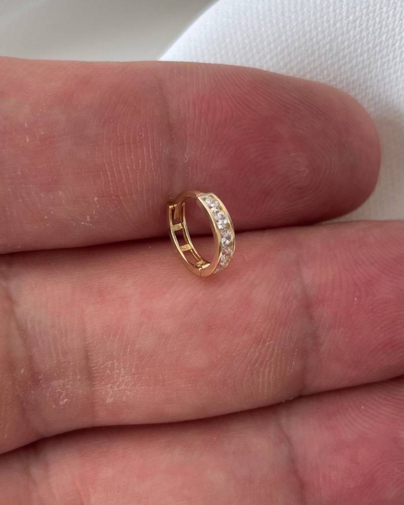 9 Karat Gelbgold Cz Knorpel Ohrring von LimaniLondon