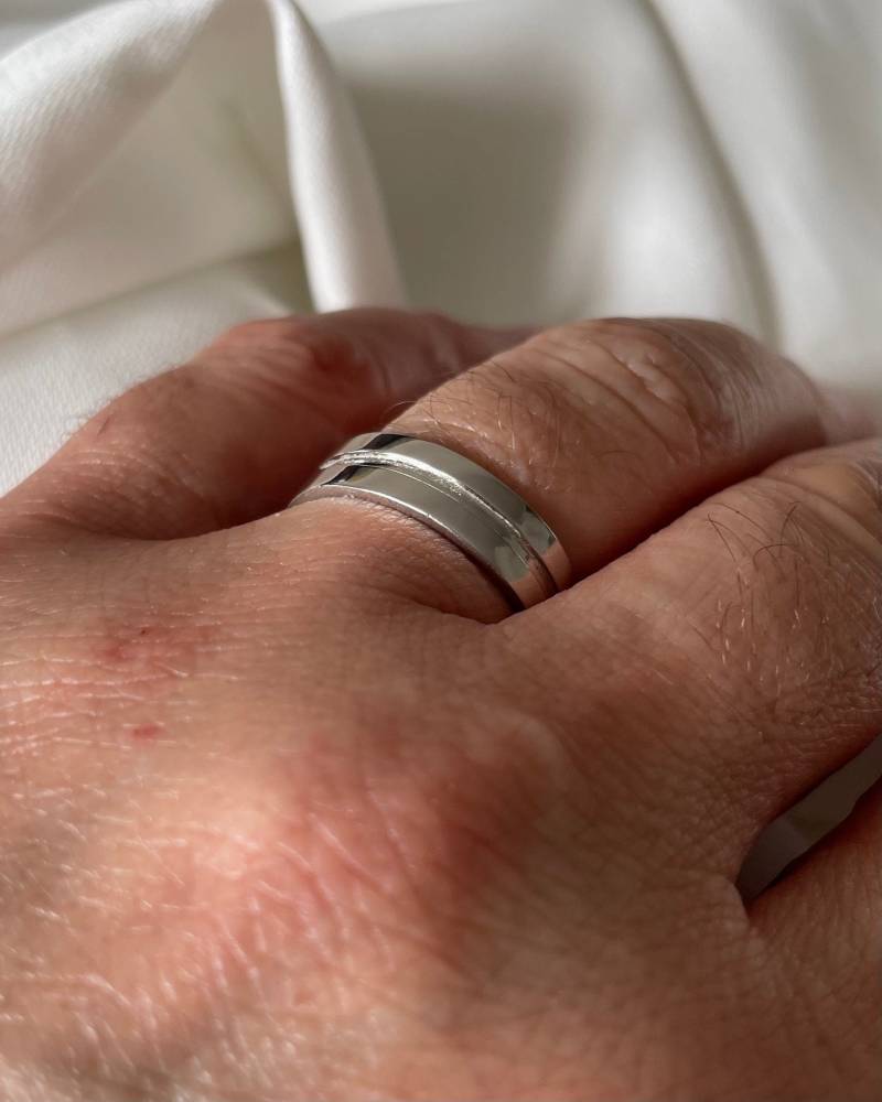 Hochglanzpolierte Schlichte Männer Massiv Sterling 925 Silber Ehering Ring von LimaniLondon