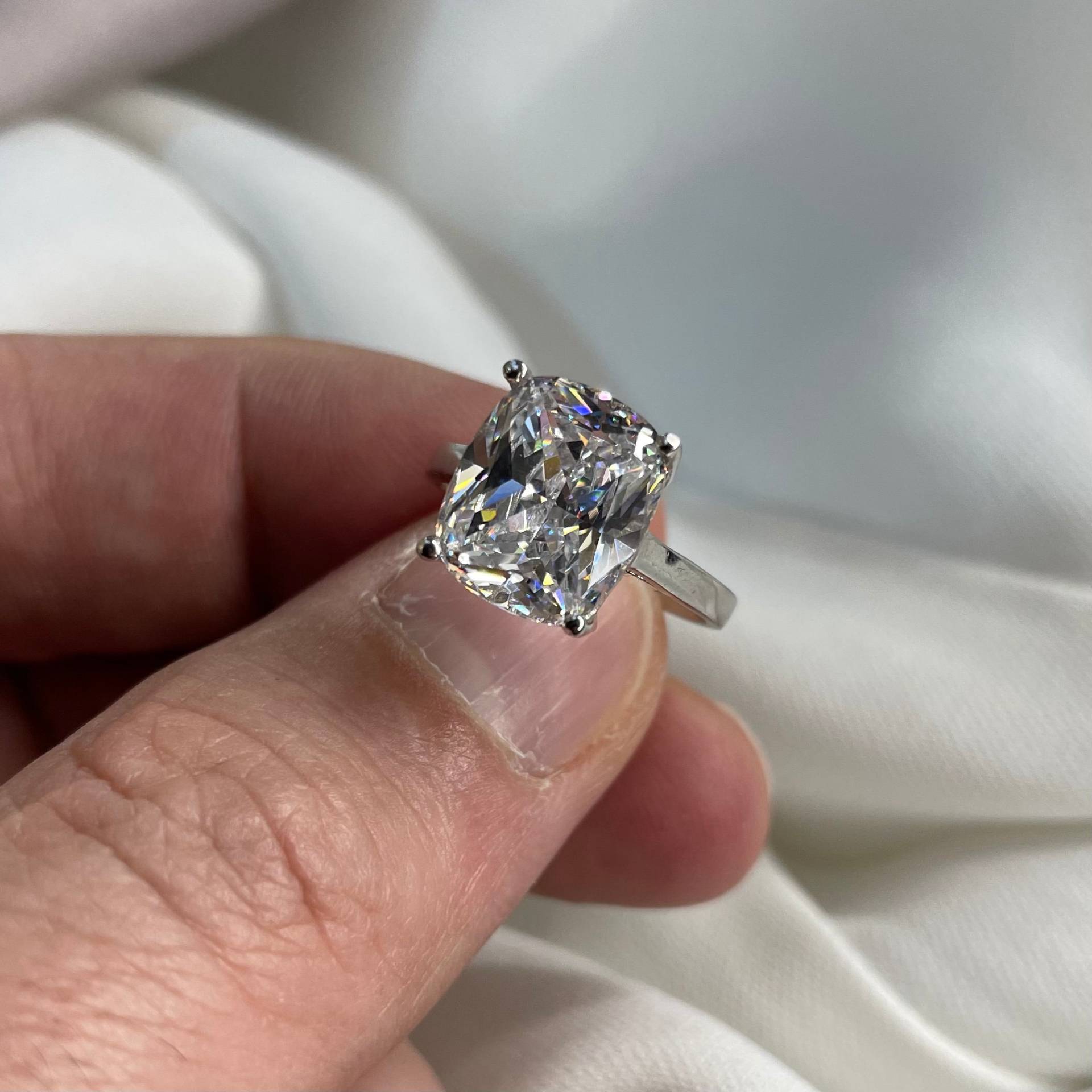 Massiv 925 Sterling Silber 6 Karat Kissen Erstellt Diamant Hochzeit Jahrestag Solitär Ring Luxus Hochzeitsgeschenk von LimaniLondon