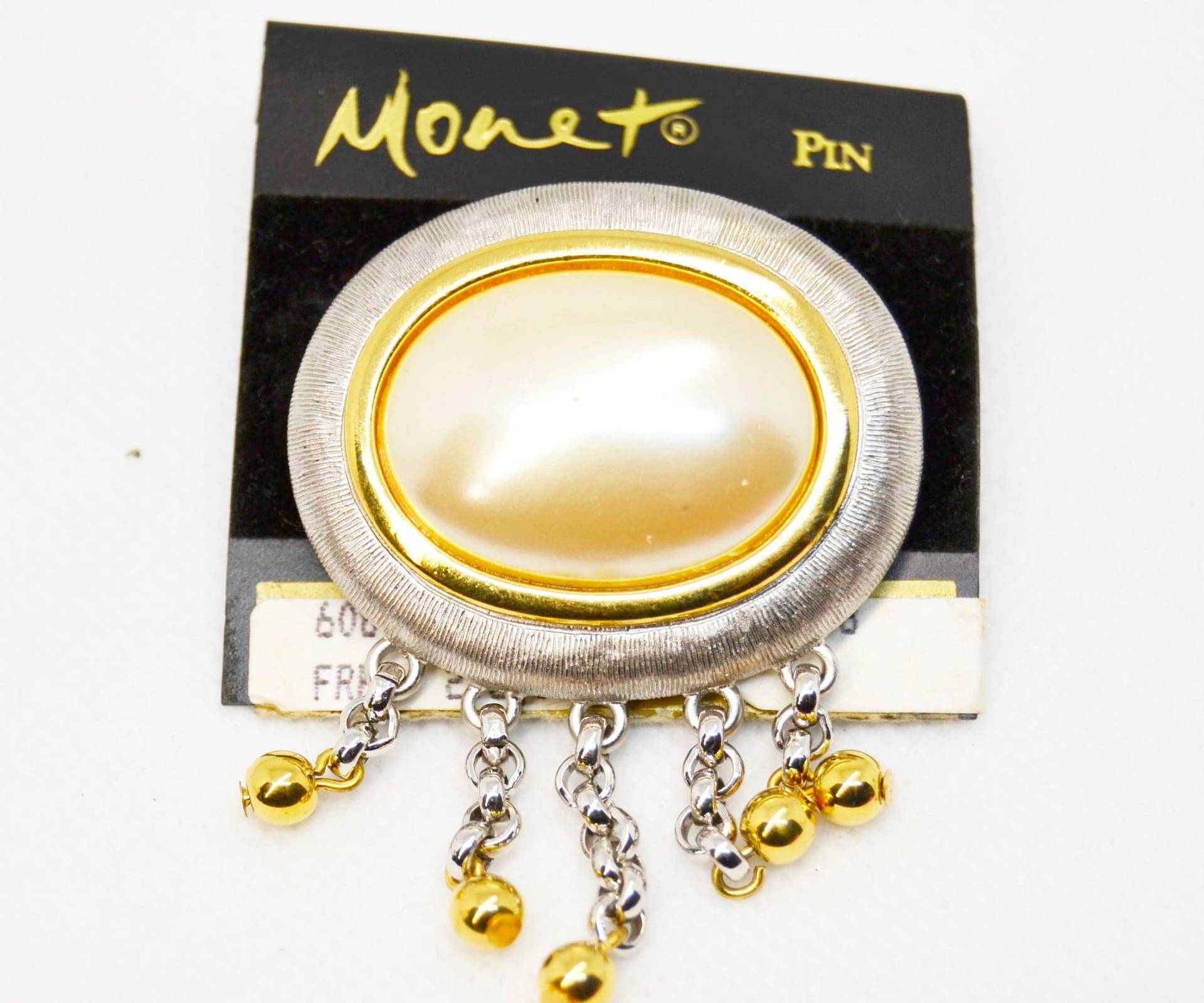 Vintage Monet Brosche Kunstperle & Goldfarbene Anstecknadel Vintage Monet Brosche Kunstperle & Goldfarbene Anstecknadel von Limbhad