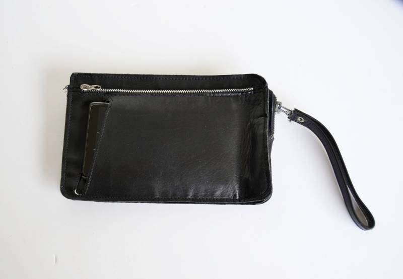 Schwarze Leder Handytasche Unisex Geldbörse Handtasche von Limbhad