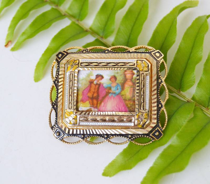 Vintage Fragonard Porzellan Emaille Brosche Retro Schmuck Vintage Fragonard Porzellan Emaille Brosche Retro Schmuck von Limbhad