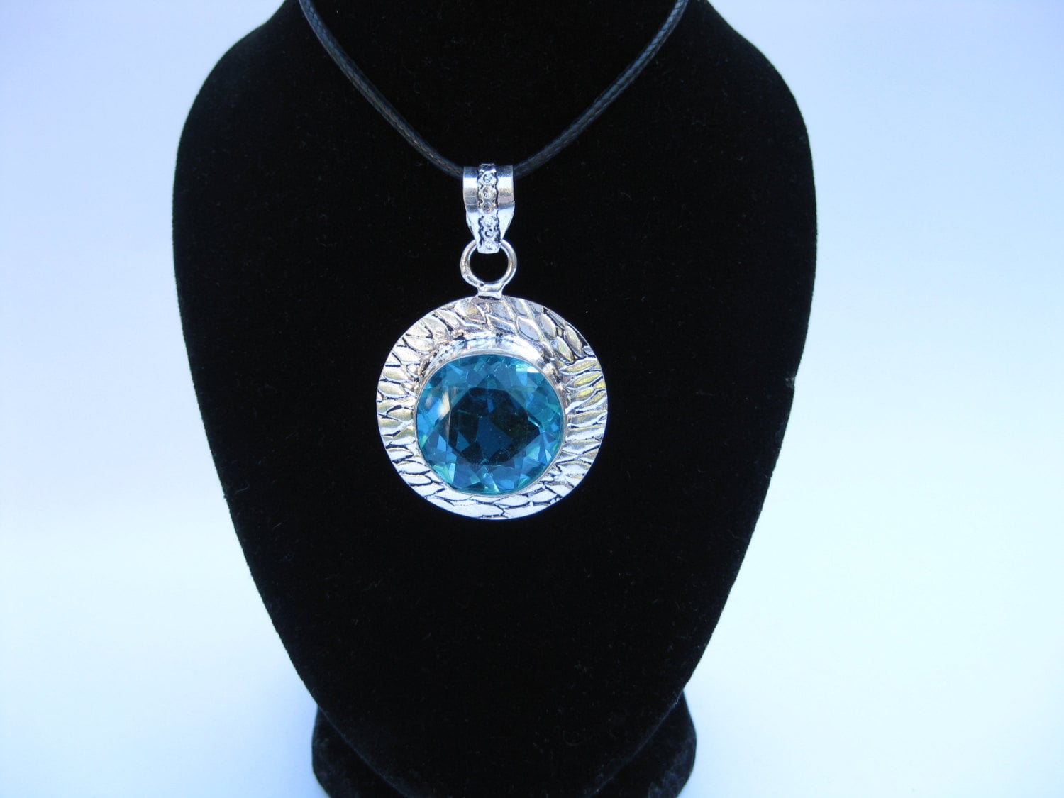 Arctic Blue Quartz Sterling Silber Vergoldet Anhänger Arctic Blue Quartz Sterling Silber Vergoldet Anhänger von LimeMilkJewellery