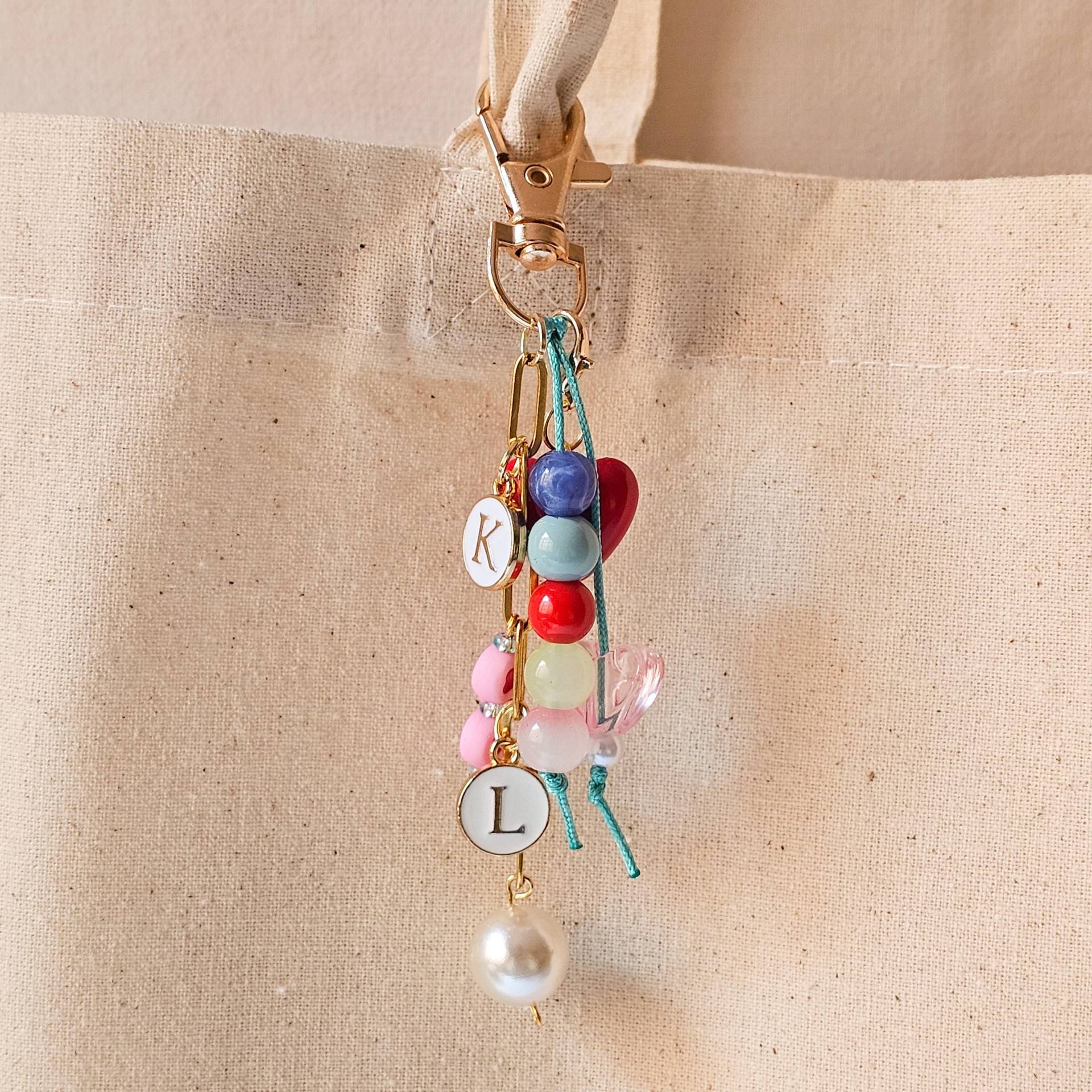 Personalisierter Schlüsselanhänger Mit Initialen, Roter Herzanhänger, Geschenk Für Freunde, Süßes Taschenaccessoire, Handgemachter Anhänger von Limeteart