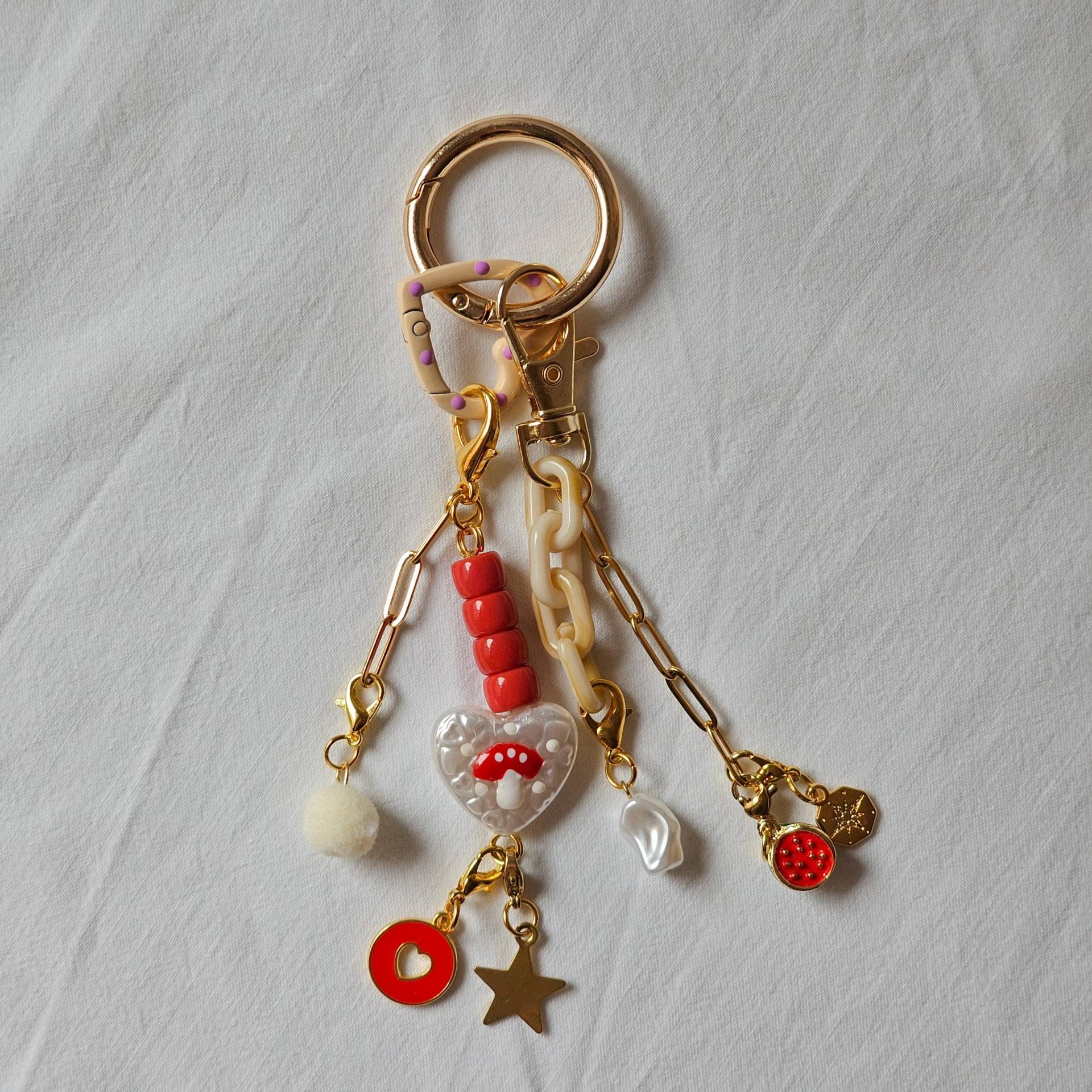 Schlüsselanhänger Mit Fruchtmotiv, Taschenanhänger Pilz Und Herz, Accessoire Im Retro-stil, Originelles Witziges Geschenk, Handgefertigter Anhänger von Limeteart