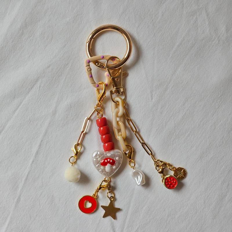 Schlüsselanhänger Mit Fruchtmotiv, Taschenanhänger Pilz Und Herz, Accessoire Im Retro-stil, Originelles Witziges Geschenk, Handgefertigter Anhänger von Limeteart