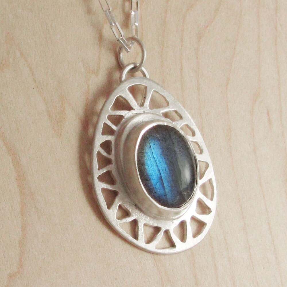 Fischnetz Anhänger/Halskette - Sterling Silber Mit Labradorit Fischnetz Anhänger/Halskette - Sterling Silber Mit Labradorit von LiminalArts