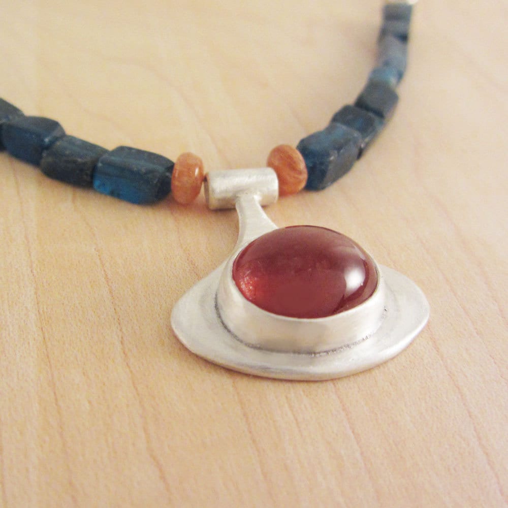 sterling Silber Kette Mit Hessonit Granat Und Apatit Perlen sterling Silber Kette Mit Hessonit Granat Und Apatit Perlen von LiminalArts