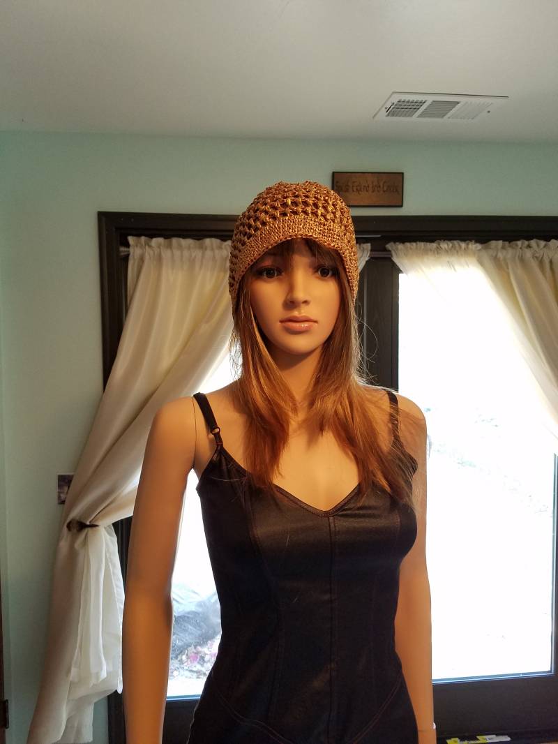 Gold Open Work Raffia Beanie von LiminalStitches