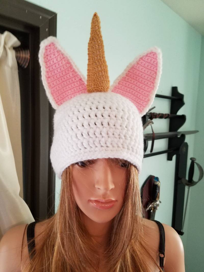 Weiße Hand Gehäkelte Nicorn Hut Mit Gold Horn Weiße Hand Gehäkelte Nicorn Hut Mit Gold Horn von LiminalStitches