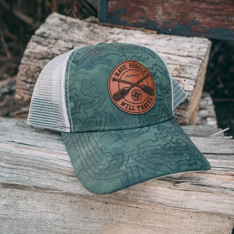 Have Paddle - Will Travel, Canoeing Hat Kayaking Hat, Kayak, Leder Patch Hut, Dri Duck Territory Cap, Waldhellgrauer Mesh Trucker Hut von HeyBearOutdoors