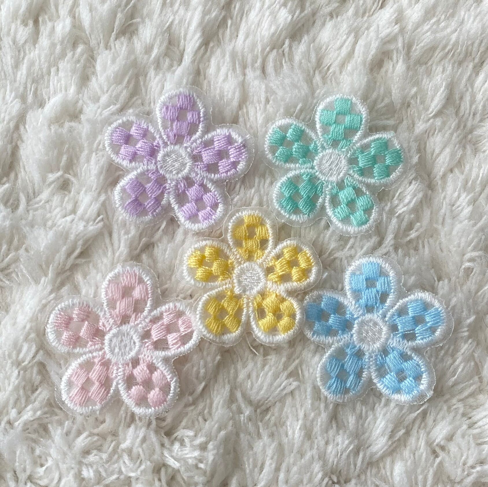 3 cm Bunte Mesh Blumen Stickerei Nähen Patch, Schöne Applikation Für Diy Kleidung Projekt, Nähzubehör von LimitedSelection