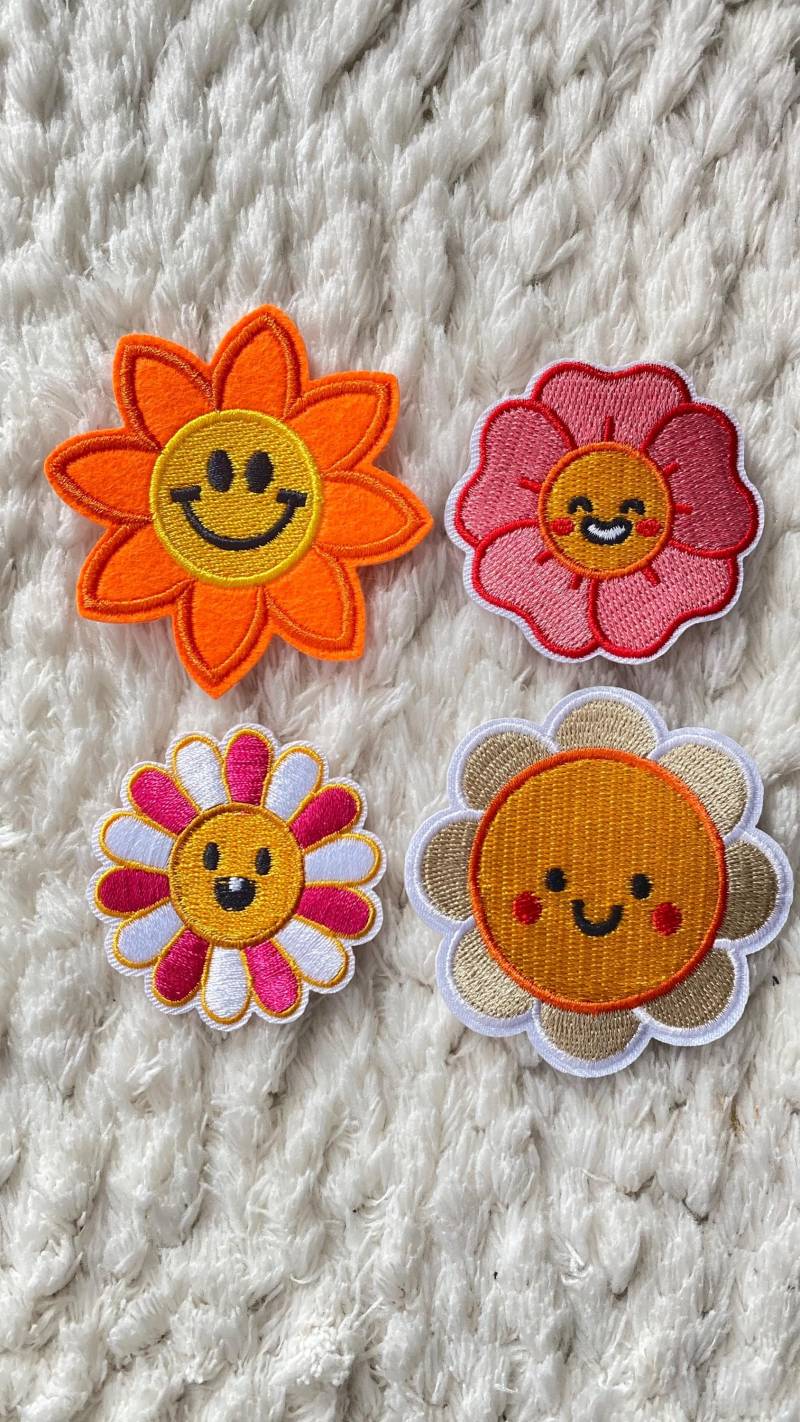 5 cm 6 Kinder Baby Nette Stickerei Glückliche Blumen Eisen Auf Kleidung Patches Diy Hut Tasche Jacke Zubehör Deco Nähen Und Handwerk Versorgung von LimitedSelection