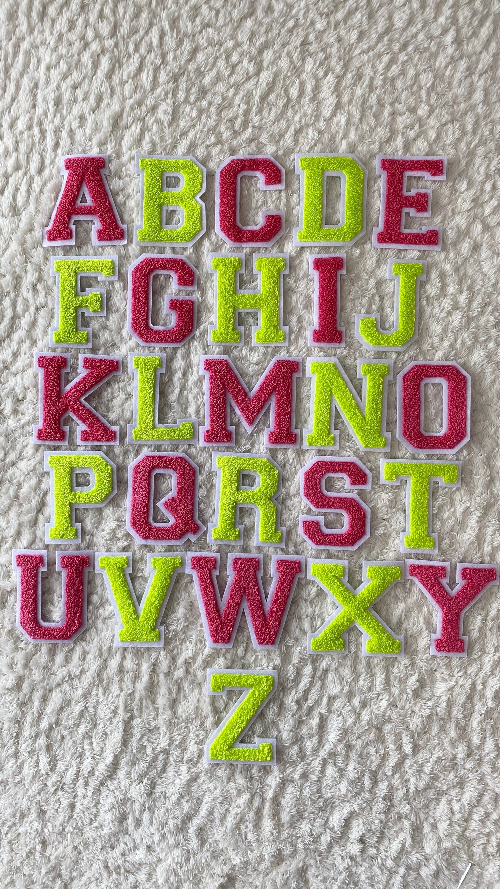 8 cm Frauen Chenille Eisen Auf Rose Rot Hellgrün Alphabet A-Z Patches, Männer Teen Kinder Kleidung Accessoires Dekoration, Nähen Handwerk Versorgung von LimitedSelection