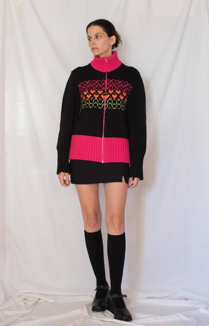 1990Er Jahre Hearts Wool Zip Up High Neck Cardigan in Schwarz Und Fuchsia von Limitedstories