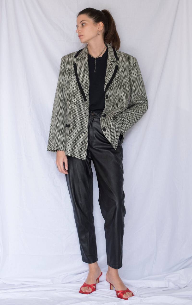 1990Er Schwarz-Weißer Fischgrät Blazer Mit Schulterpolstern von Limitedstories