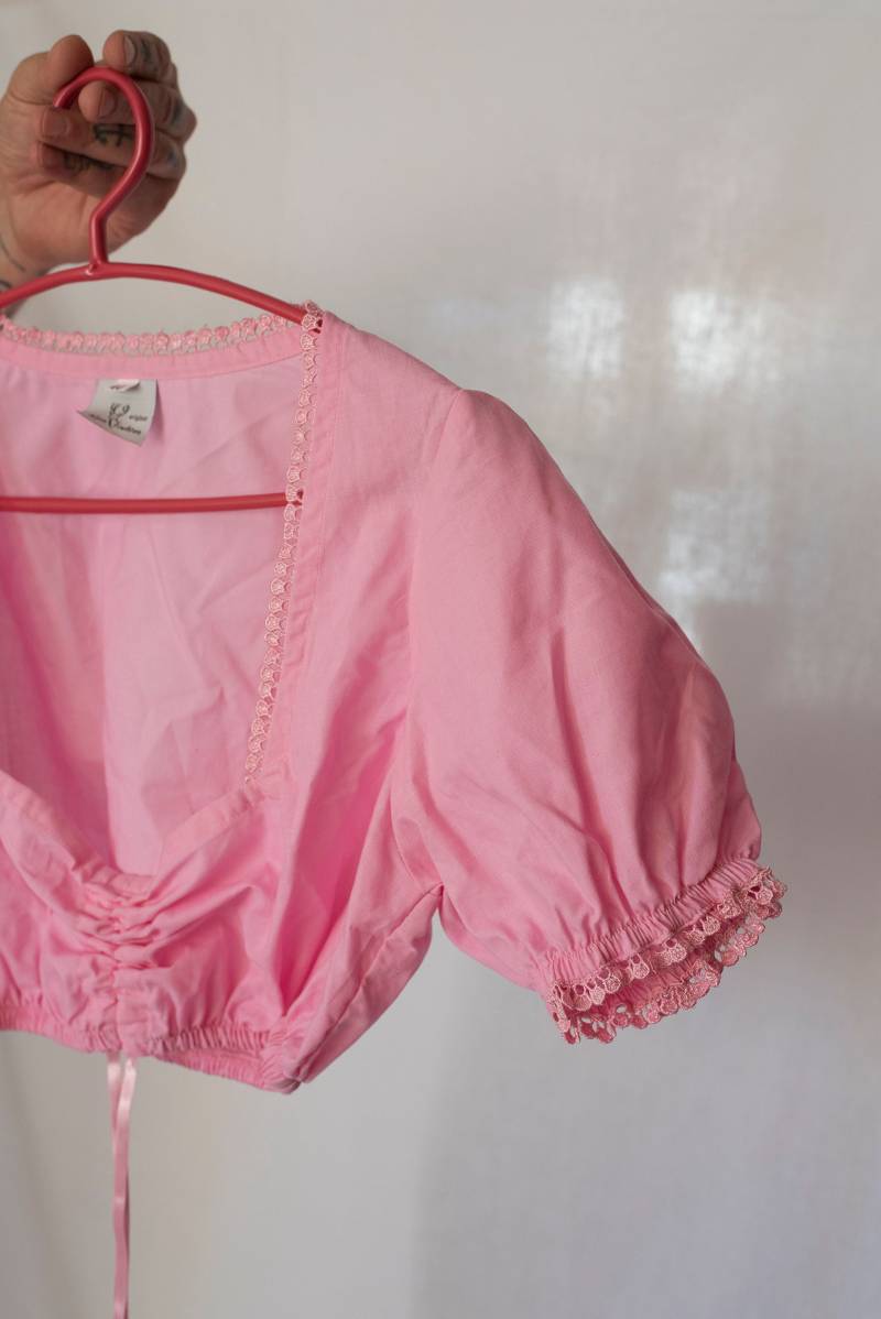 Vintage Bauern Crop Top Mit Puffärmeln in Candy Pink von Limitedstories