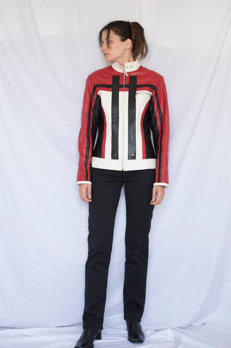 Y2K Biker Lederjacke in Rot, Schwarz Und Weiß von Limitedstories