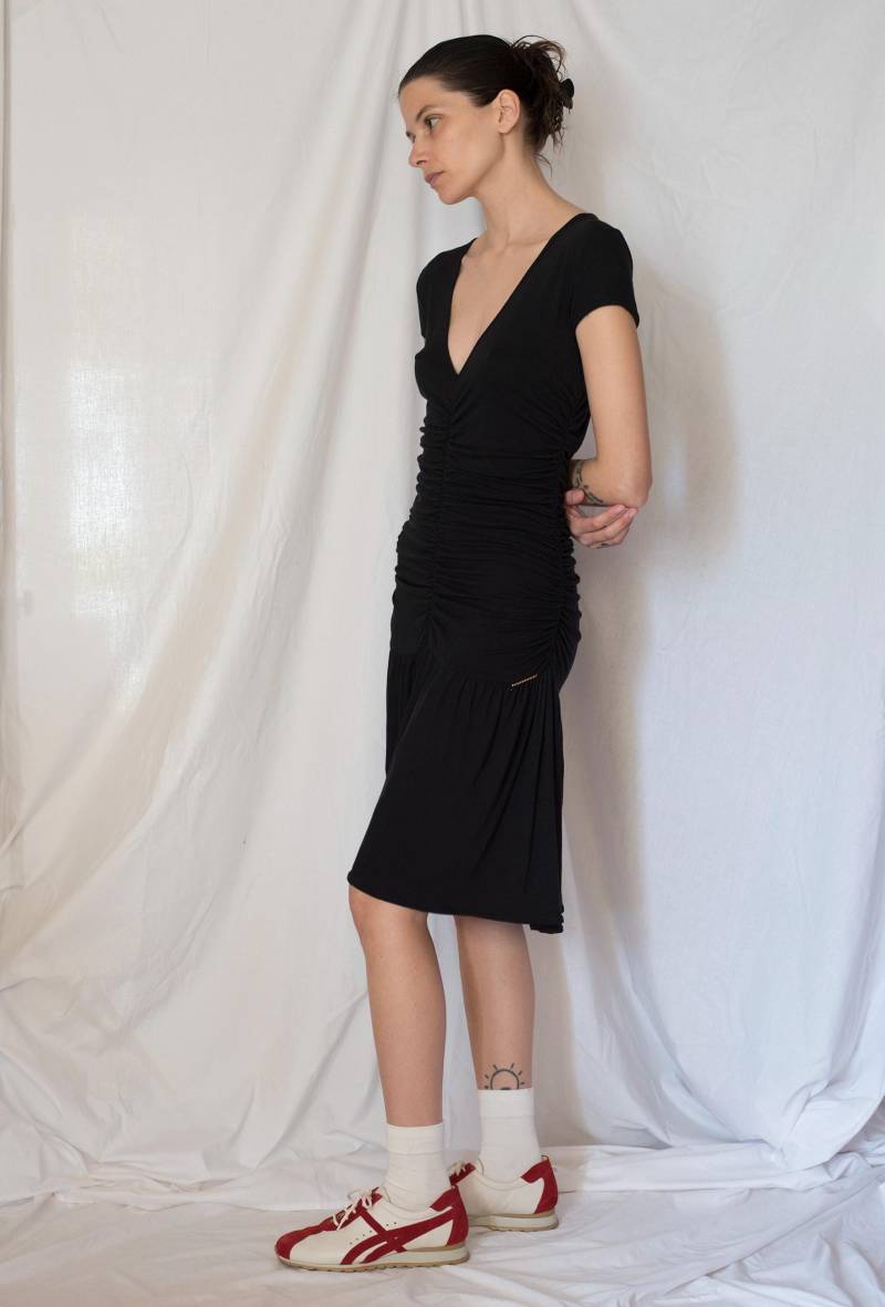 Y2K Fornarina Geraffte Drop Taille Midi Kleid in Schwarz von Limitedstories