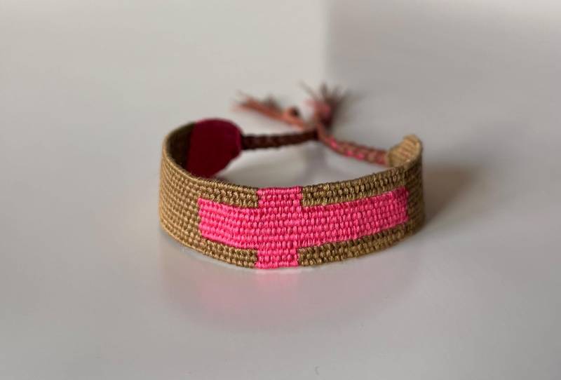 Breit Gewebtes Armband Mit Seide Und Leinen von Limolucco