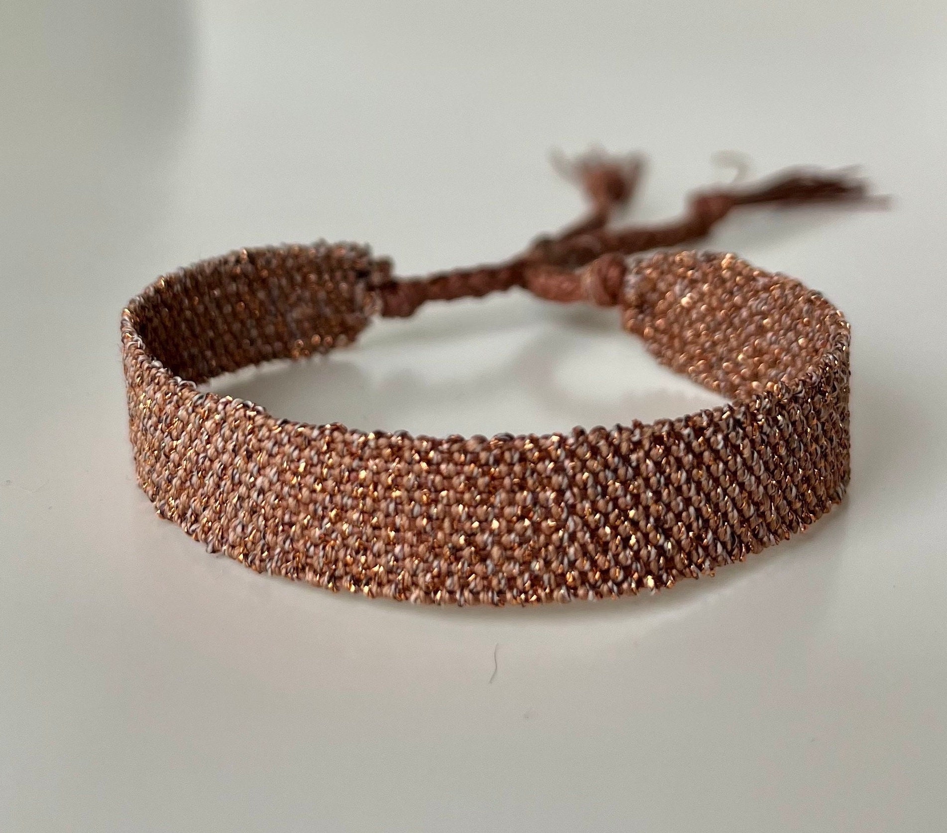 Gewebtes Armband Mit Seide Und Leinen Gewebtes Armband Mit Seide Und Leinen von Limolucco
