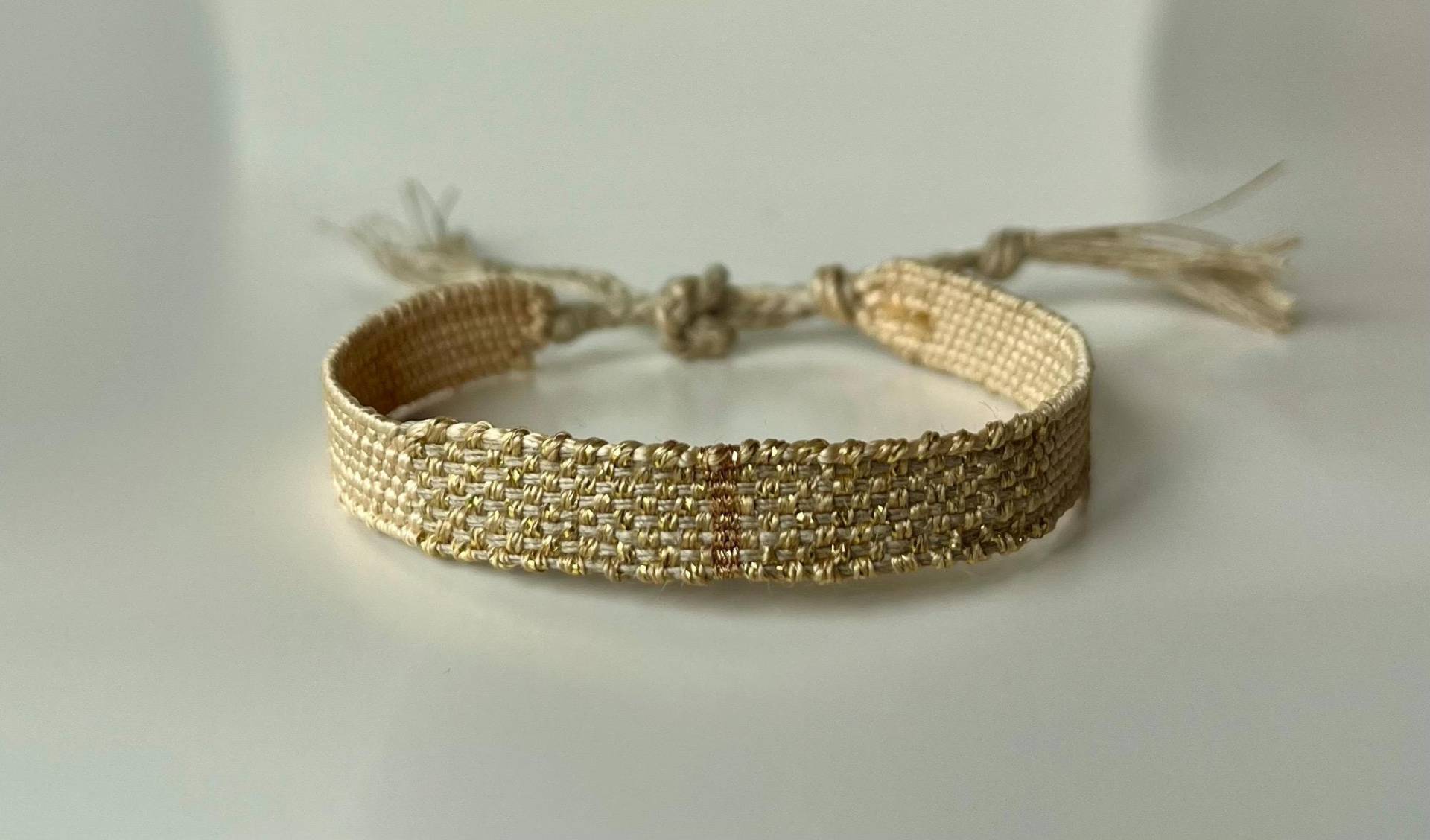 Gewebtes Armband Mit Seide Und Leinen Gewebtes Armband Mit Seide Und Leinen von Limolucco