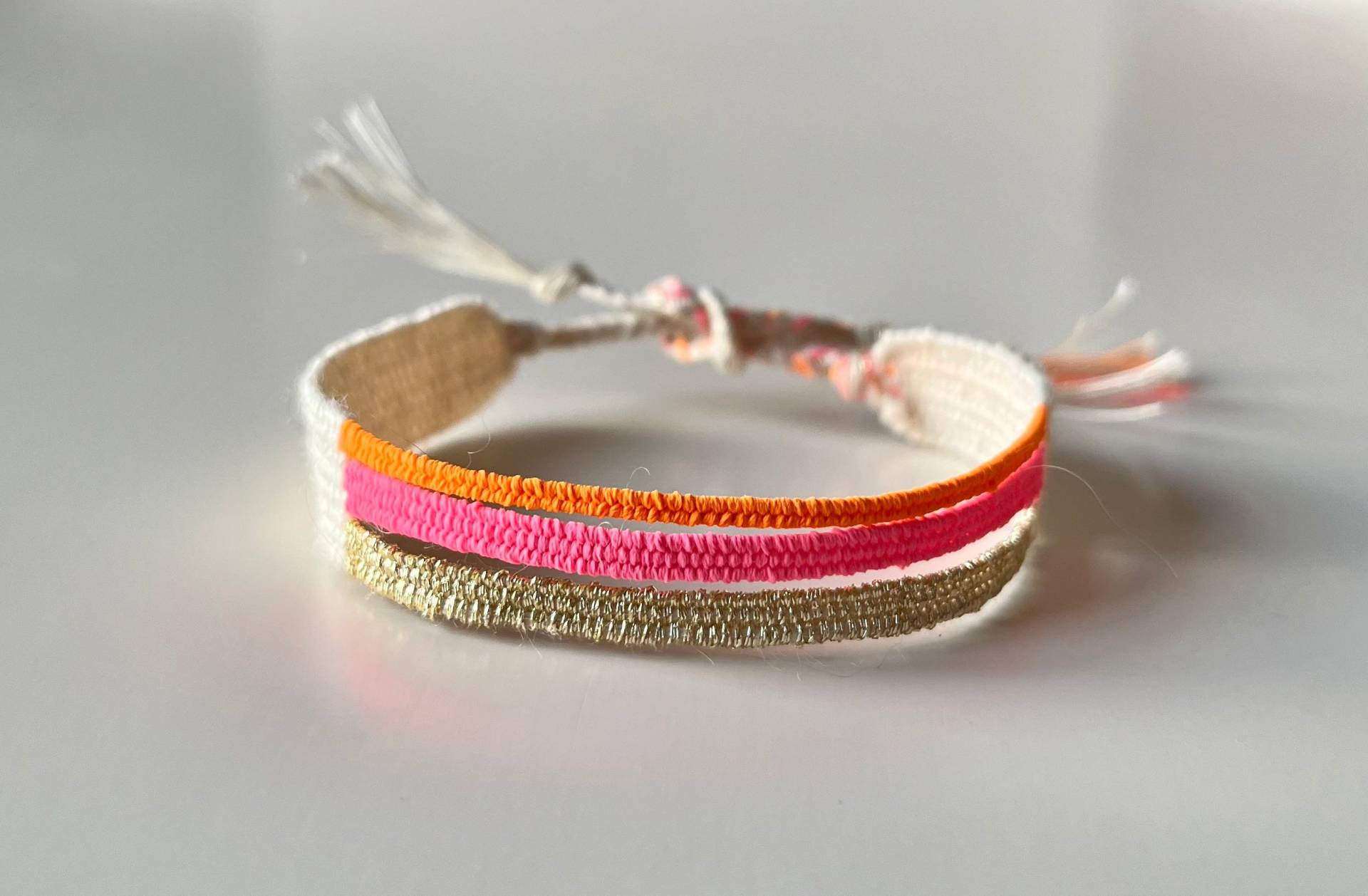 Gewebtes Boho Armband Mit Leinen Gewebtes Boho Armband Mit Leinen von Limolucco