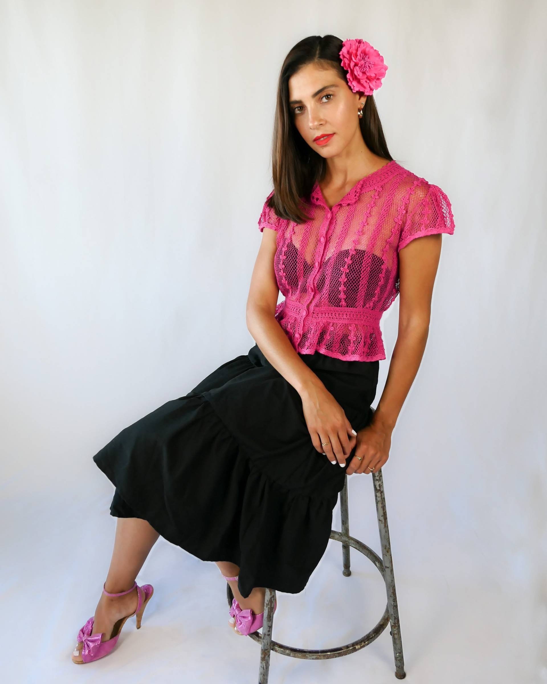 Hand Gehäkelte Kurze Puffärmel Top Mit Ausgestelltem Saum von LimsVintage