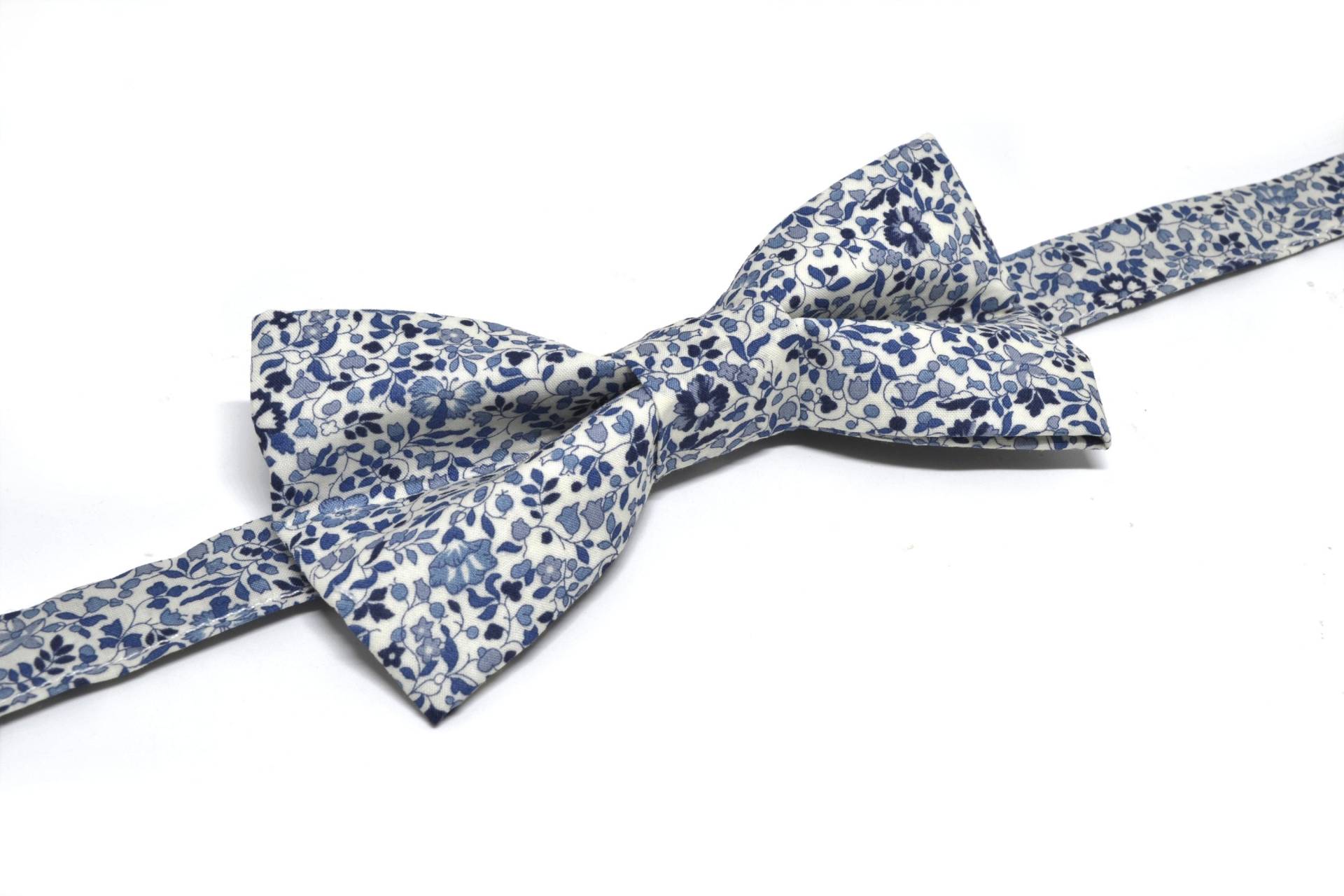 Blaue Fliege Von Liberty Katie & Millie Blaue Fliege Von Liberty Katie & Millie von LinTemporelleshop
