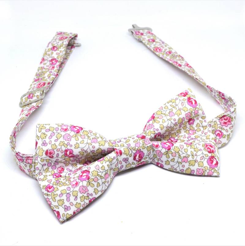Liberty Eloïse Rosa Fliege/7015-C Liberty Eloïse Rosa Fliege/7015-C von LinTemporelleshop