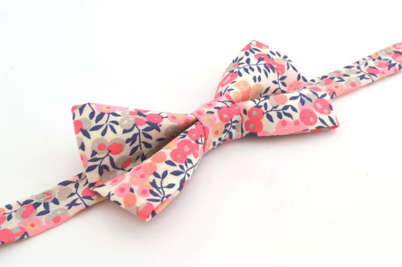 Liberty Wiltshire Sweet Peanuts Fliege Liberty Wiltshire Sweet Peanuts Fliege von LinTemporelleshop