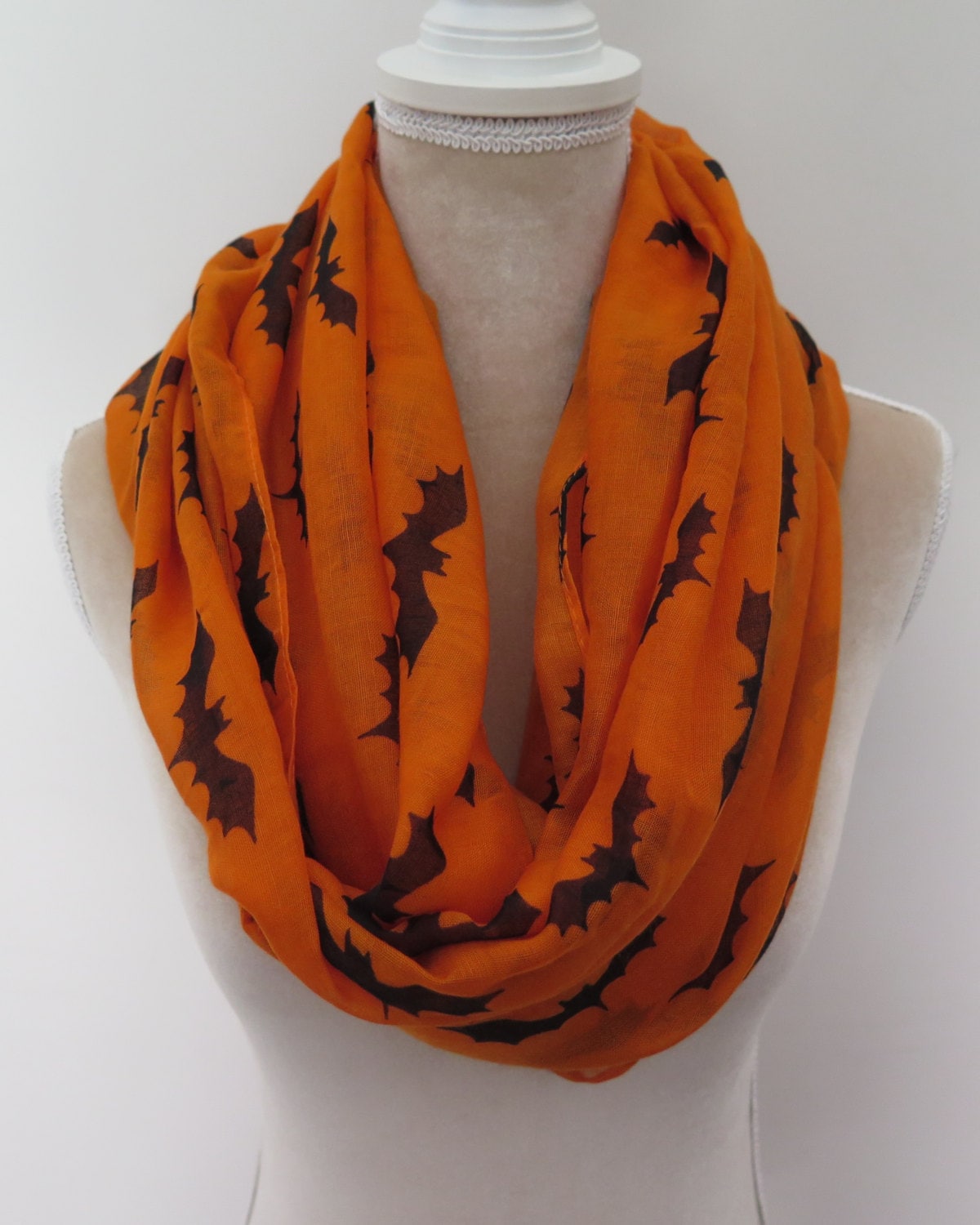 Orange Fledermaus Print Infinity/Langer Schal Frauen Halloween Party Geschenk von LinaScarf
