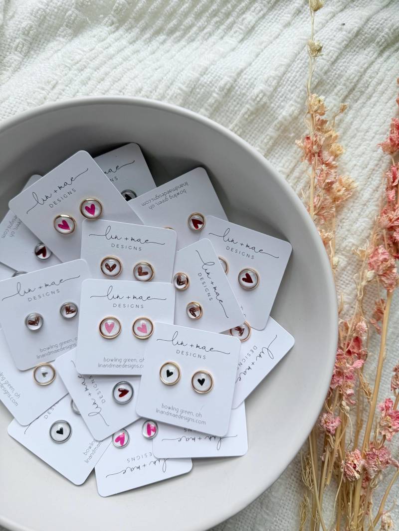 Süße Zierliche Herz Ohrstecker // Edelstahl Papier Design Roségold + Silber von LinandMaeDesigns