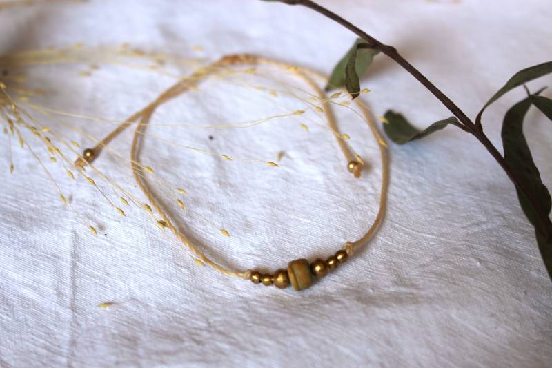 Armband "Agadir" || Schmuck Mit Messingperlen Boho Schlichtes Farbigen Akzent Fußband von LinasLustigerLaden