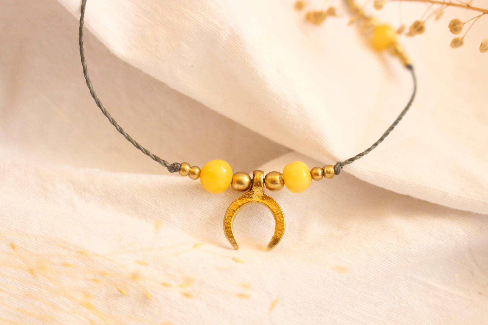 Makrameekette "Manui" | Kette Mit Edelsteinen Und Mondanhänger Makrameekette "Manui" | Kette Mit Edelsteinen Und Mondanhänger von LinasLustigerLaden