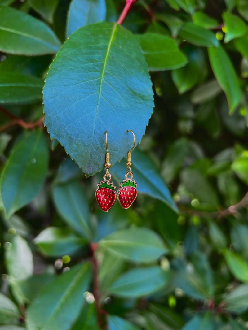 Erdbeerohrringe, Hängeohrringe Mit Erdbeermotiv von LinasSelfMadeShop