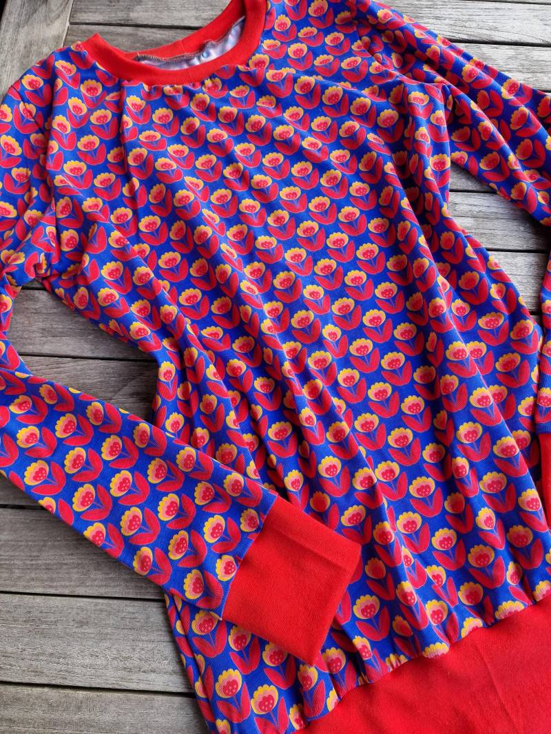 Langarmshirt Hannah Retro Blumen, Shirt Für Damen Damenshirt Mit Langem Arm Größe S - Xxl T Shirt. Blumen Blau Motiv von LinasTraumwerkstatt