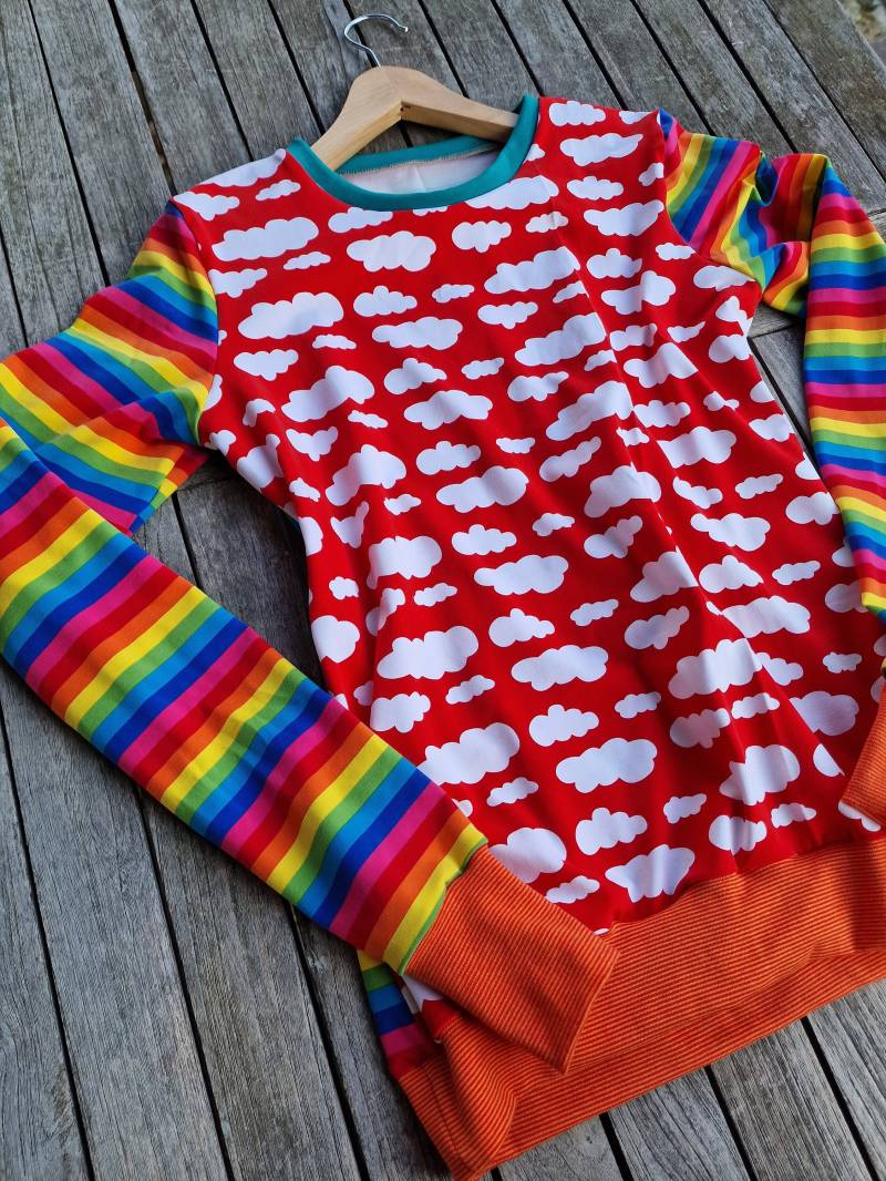 Langarmshirt Hannah Retro Wolken Streifen Mix Regenbogen Shirt Für Damen , Damenshirt Mit Langem Arm, Buntes T-Shirt von LinasTraumwerkstatt