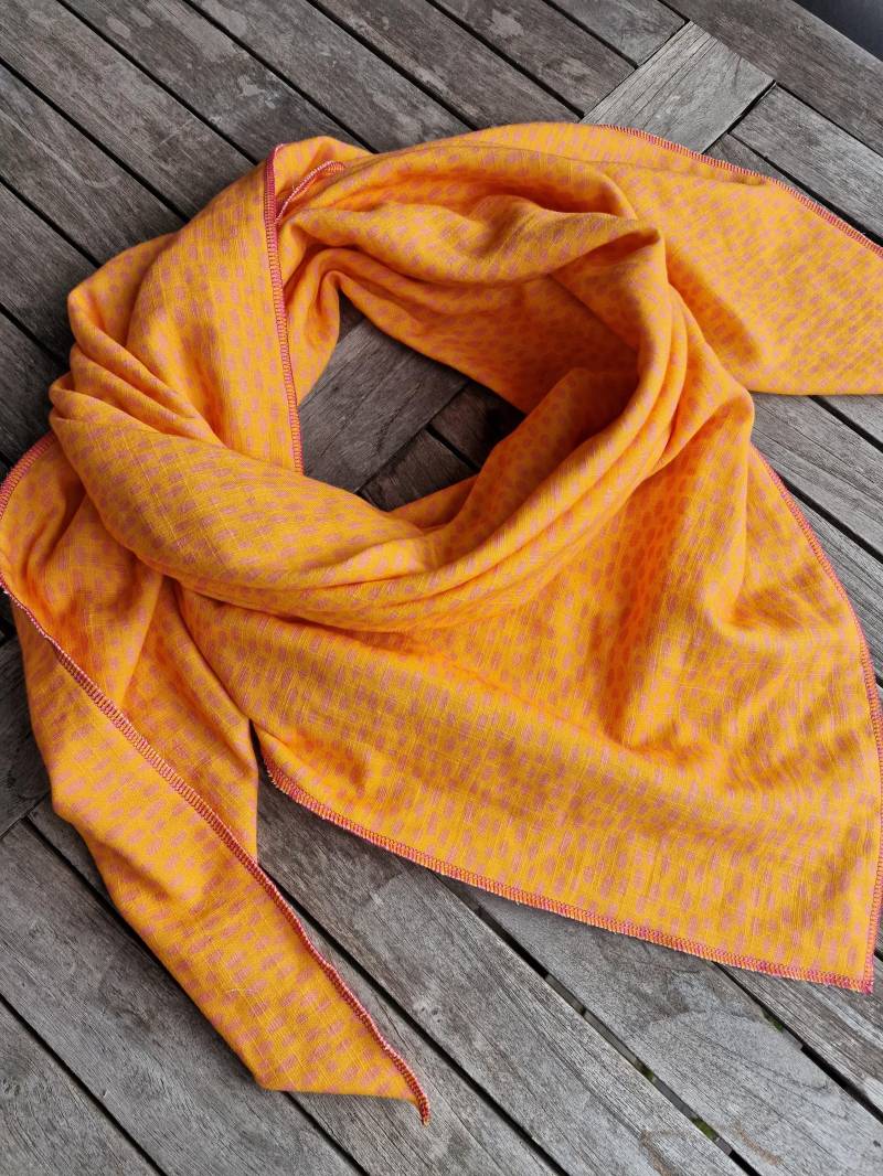 Musselintuch Xxl Tuch Damen Schal Orange Rosa Damenschal, Aus Musselin Weiches Tuch, Herbst Farbe Dreieckstuch Für Damen, Damentuch von LinasTraumwerkstatt