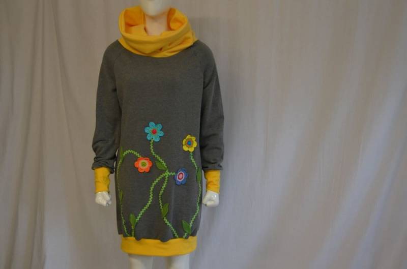 Sweat Kleid Mit Großem Kragen Luise Retro Blumen Flower Blumenkleid Aus Sweat, Sweatshirt Damenkleid Sweatkleid Für Damen von LinasTraumwerkstatt