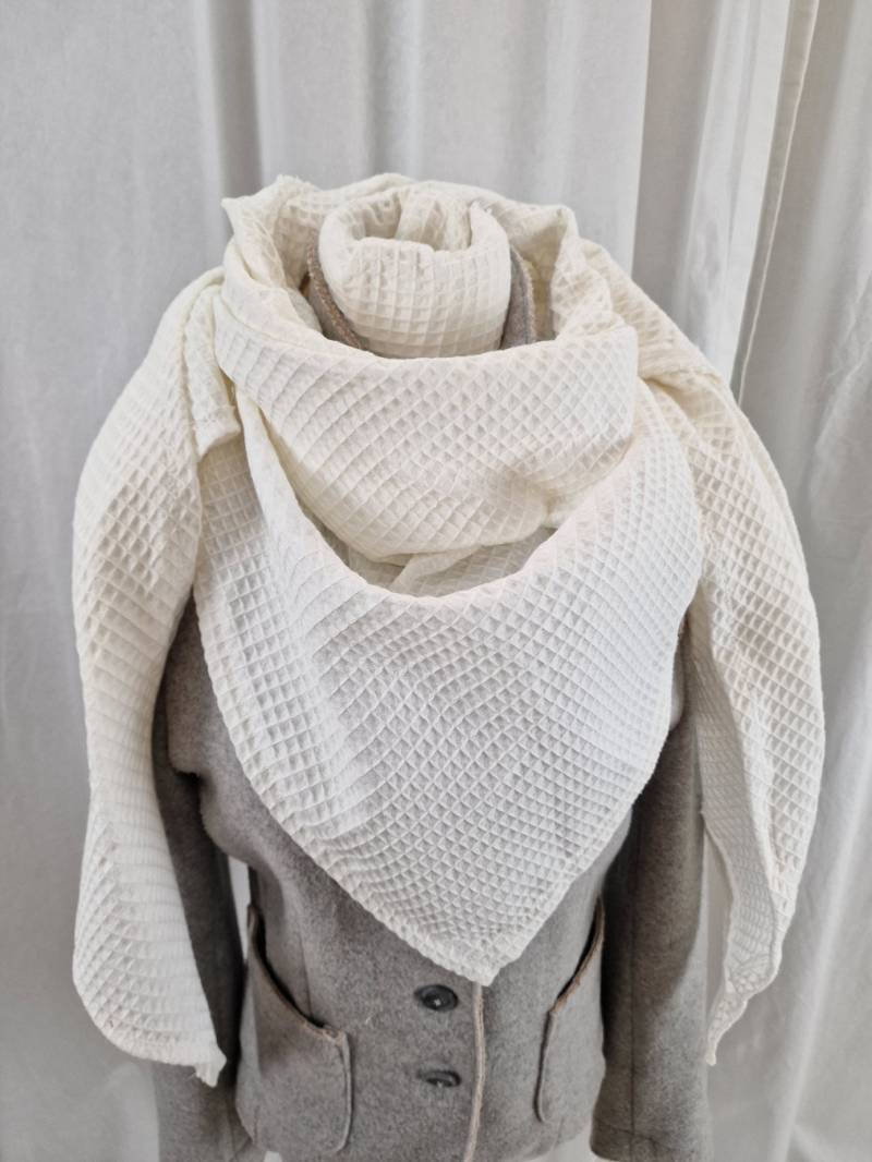Waffel Musselintuch Dreieckstuch Xxl Tuch Damen Schal Bio Musselinschal Used Look Natur Wollweiß Weiß Wickelschal Waffelpique von LinasTraumwerkstatt